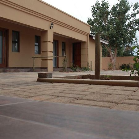 Double L Guest Lodge Palapye Exteriör bild