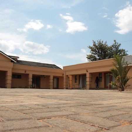 Double L Guest Lodge Palapye Exteriör bild