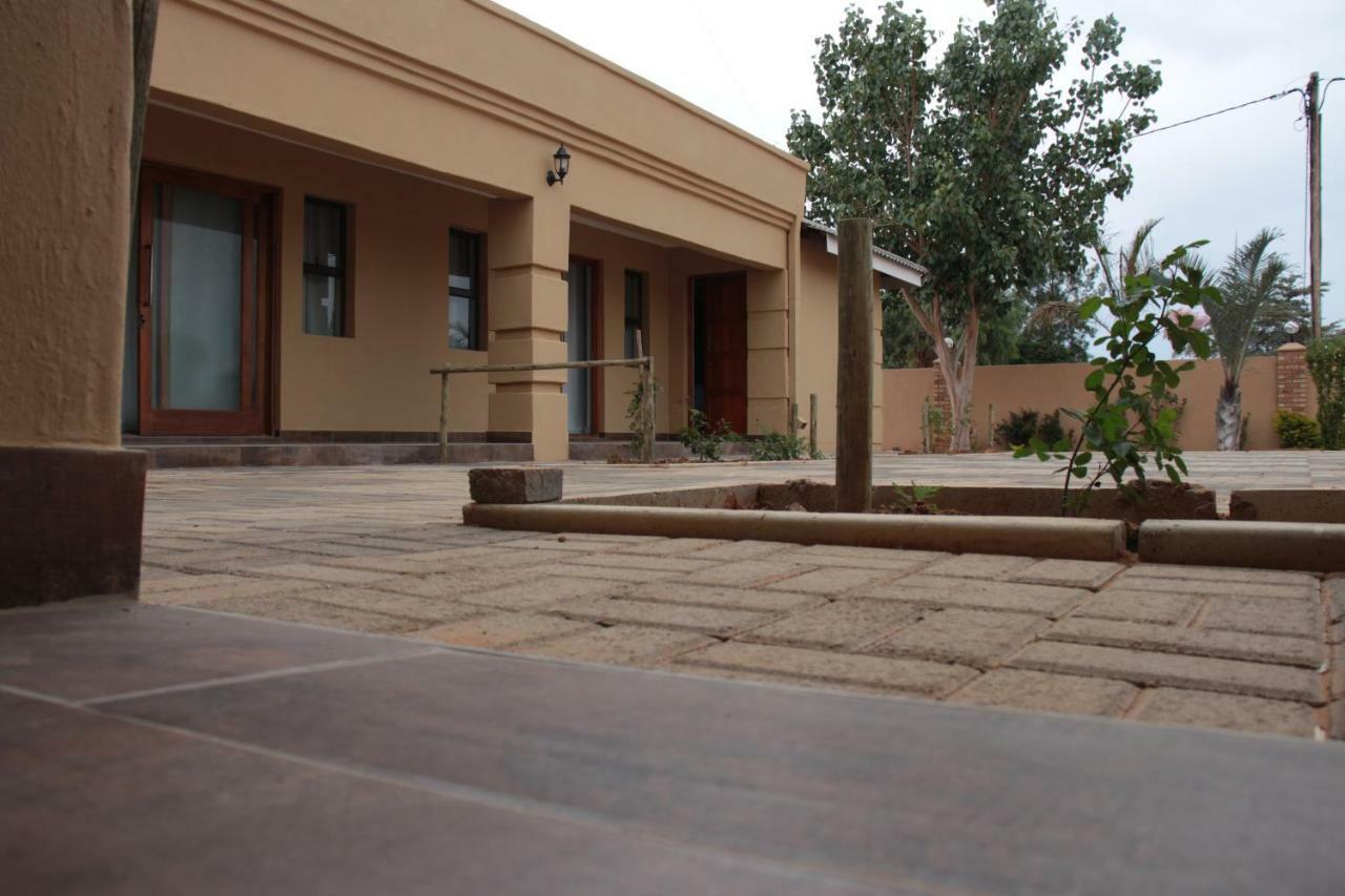 Double L Guest Lodge Palapye Exteriör bild